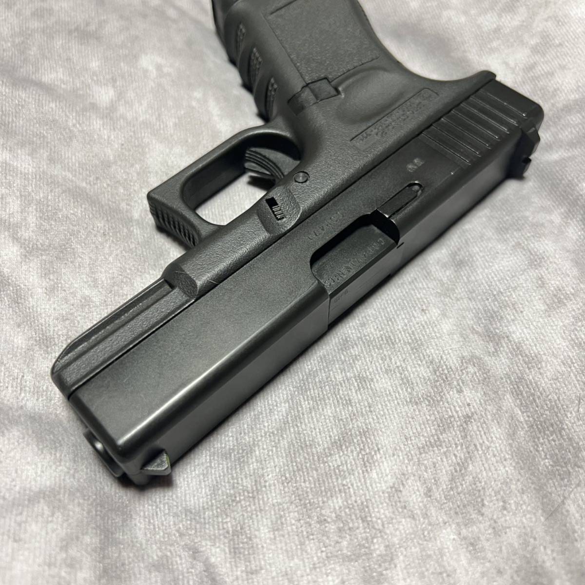 KSC製GLOCK19 フレームHWモデル 内部カスタム&予備マガジン付き！_画像5