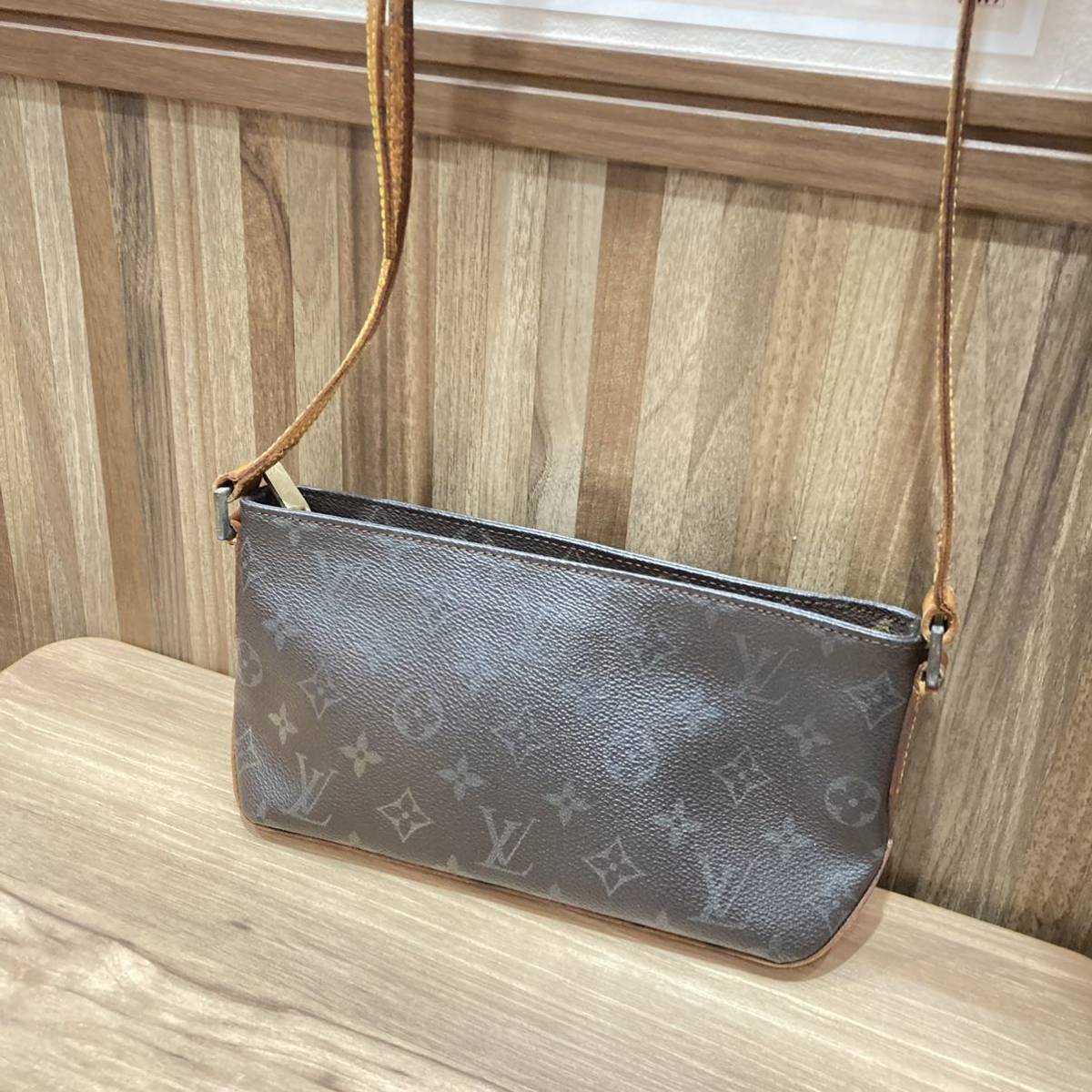 LOUIS VUITTON ルイヴィトン モノグラム トロター ショルダー