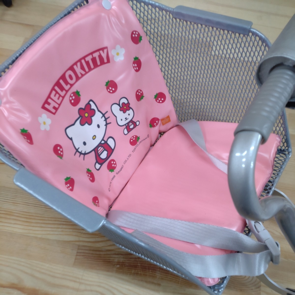 美品 レトロ キティちゃん チャイルドシート 自転車用 らくらく 美品 レトロ キティちゃん チャイルドシート 自転車用 らくらく