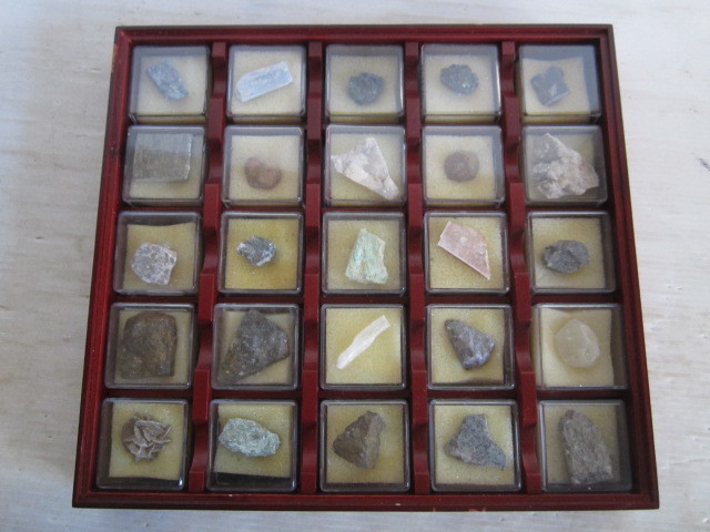 鉱物標本 石 天然石 ケース付き コレクションの画像2