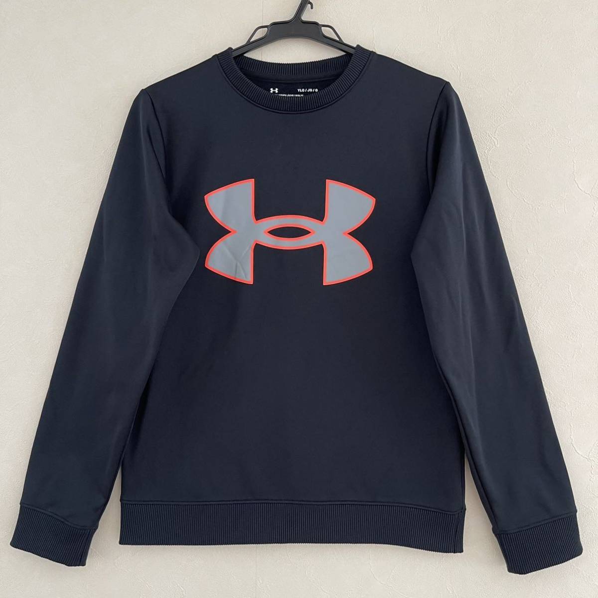 超美品 UNDER ARMOUR(アンダーアーマー)ジュニア スウェット トレーナー YLG(T150.B72cm)UA FLEECE LOGO CREWブラック使用2回 ゴールドギア_前側