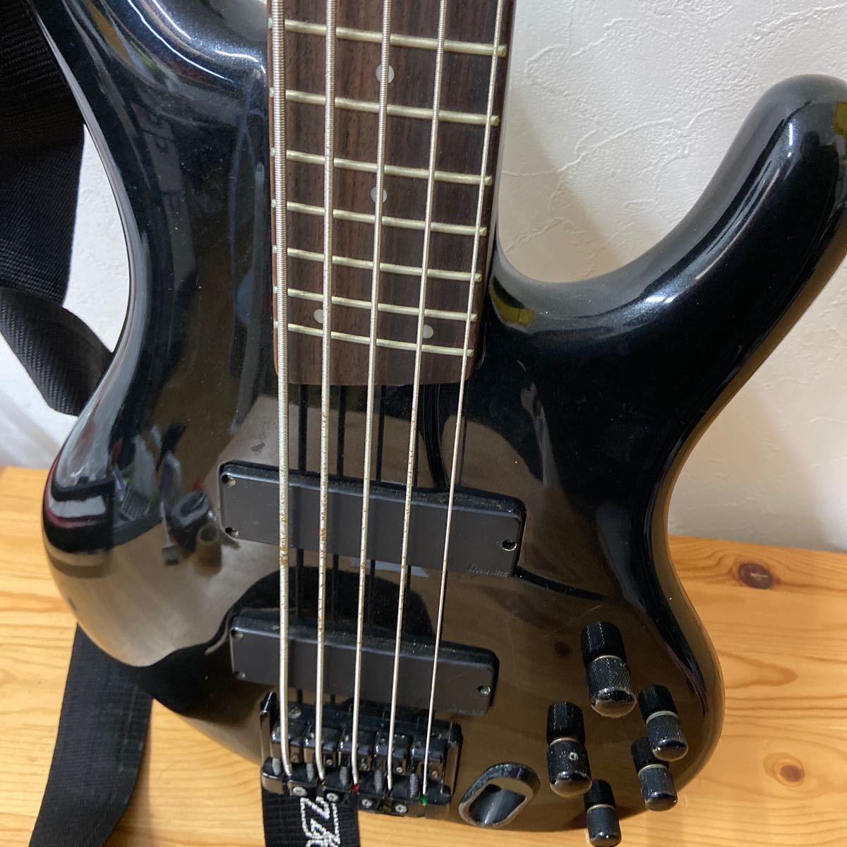 UTn68 Ibanez Ergodyne EDB605 アイバニーズ エルゴダイン EDB 605 5弦ベース シリーズ 楽器 音楽 パーツ ブラック _画像3