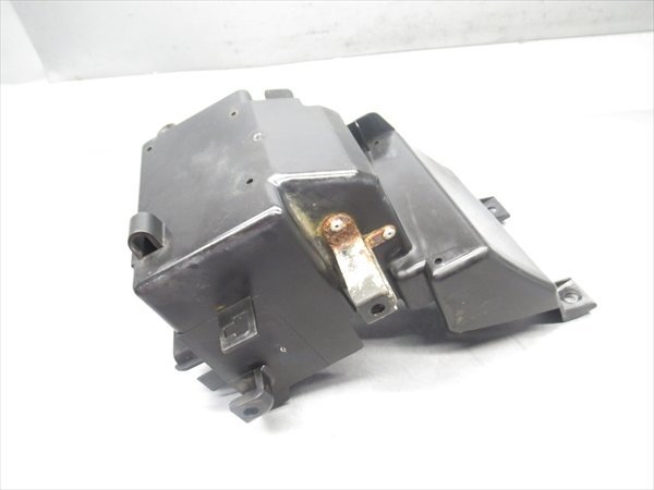 D2R5-1212 カワサキ ZXR250 バッテリーケース 純正品 【ZX250A-006～ 初期型 馬力規制前 動画有】_画像5