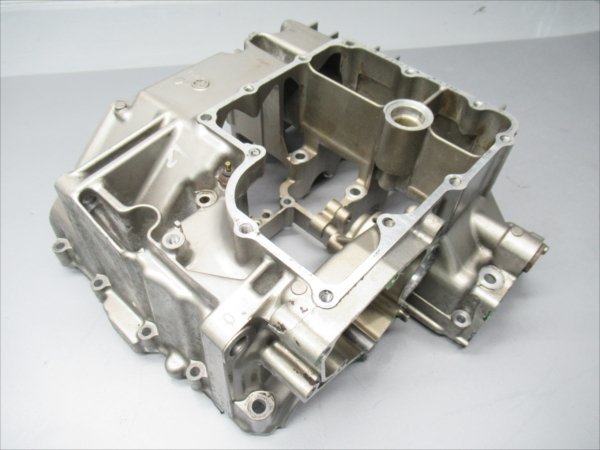 EGR4-1004-13 ホンダ ホーネット250 MC31 エンジン番号 MC14E-1503～ エンジンパーツ クランクケース 下側 ロアケース_画像1