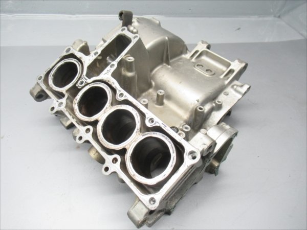 EGR4-1004-15 ホンダ ホーネット250 MC31 エンジン番号 MC14E-1503～ エンジンパーツ クランクケース 上側 アッパーケース_画像1