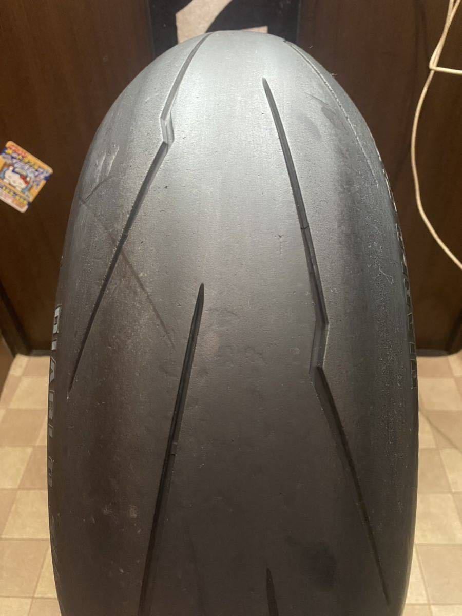 中古MCタイヤ PIRELLI DIABLO SUPERCORSA V3 SC2 200/55ZR17 パンク修理痕あり ピレリ ディアブロ スーパーコルサ 200 55 17 0919 K4385_画像1