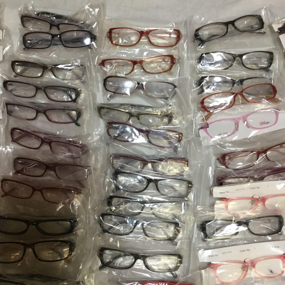 ☆D01☆ 新品 大量 セット 未使用 長期保管品 展示品 眼鏡 メガネフレーム 100点 セル フレーム まとめ売り　発送100サイズ_画像3