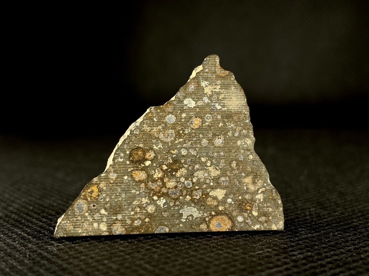CV3 炭素質 隕石 NWA11545 メテオライト 2.9g コンドライト 北西アフリカ 天然石 宇宙由来 パワーストーン 原石 鉱物標本 スライス美品_画像9