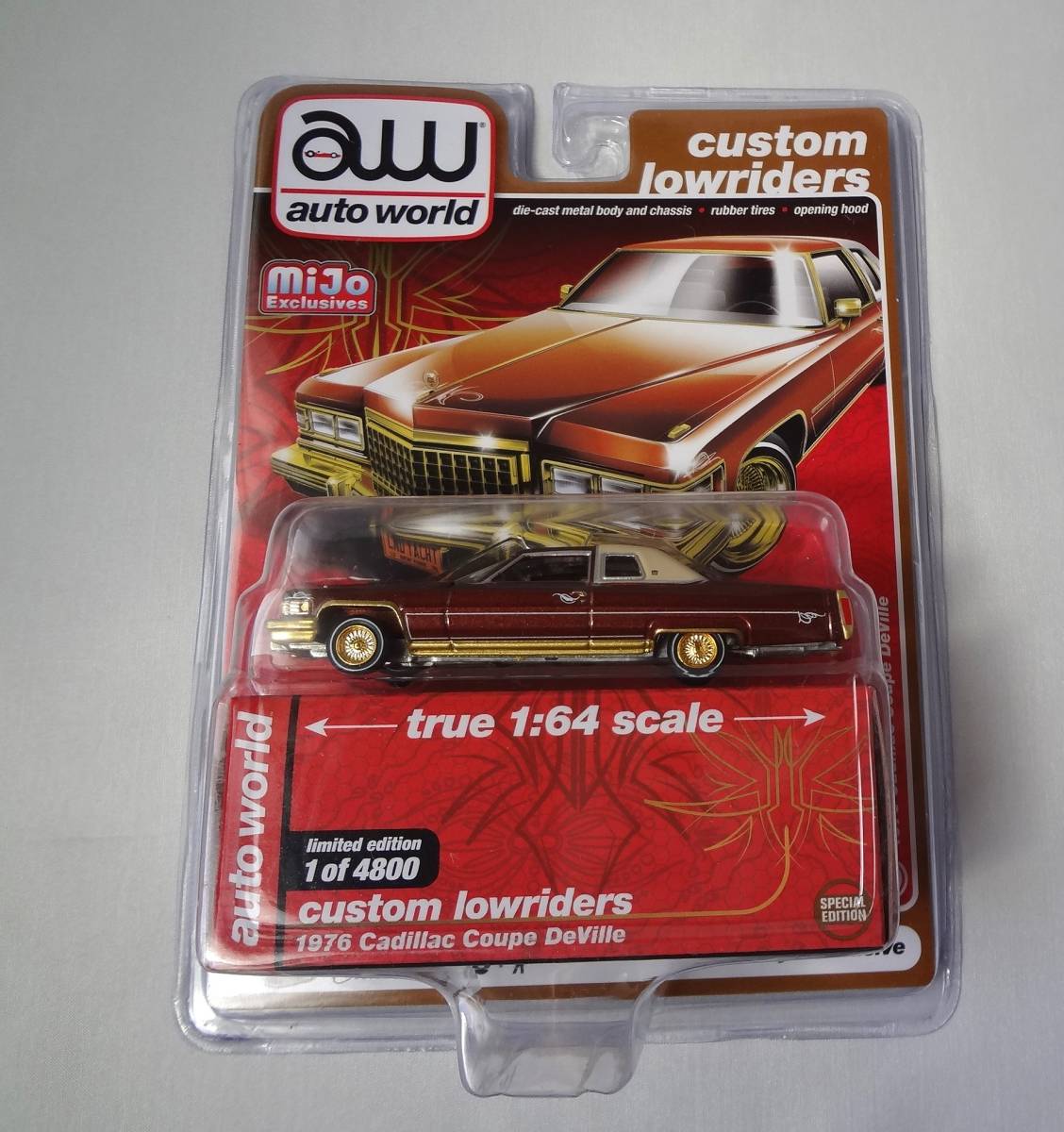 AutoWorld　オートワールド　1/64　1976 Cadillac Coupe Deville　キャデラック クーペデビル　ゴールドホイール_画像1