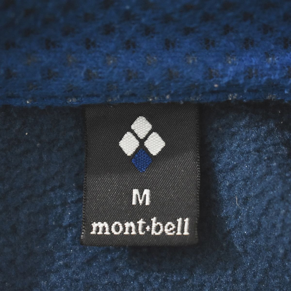 ★保温ストレッチ素材 モンベル mont-bell ソフトシェル トレールアクション ジャケット M ★アウトドア ジャンパー ライナー 防寒着★_画像4