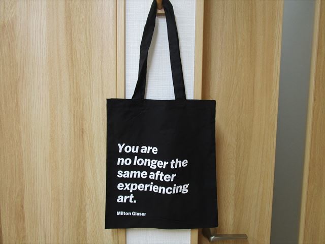 新品未使用★ＭＯＭＡ（モマ）ミルトン　グレイサー メッセージトートバッグ（アートを体験すると・・・）ニューヨーク近代美術館黒N85　_素材：コットン　中国製