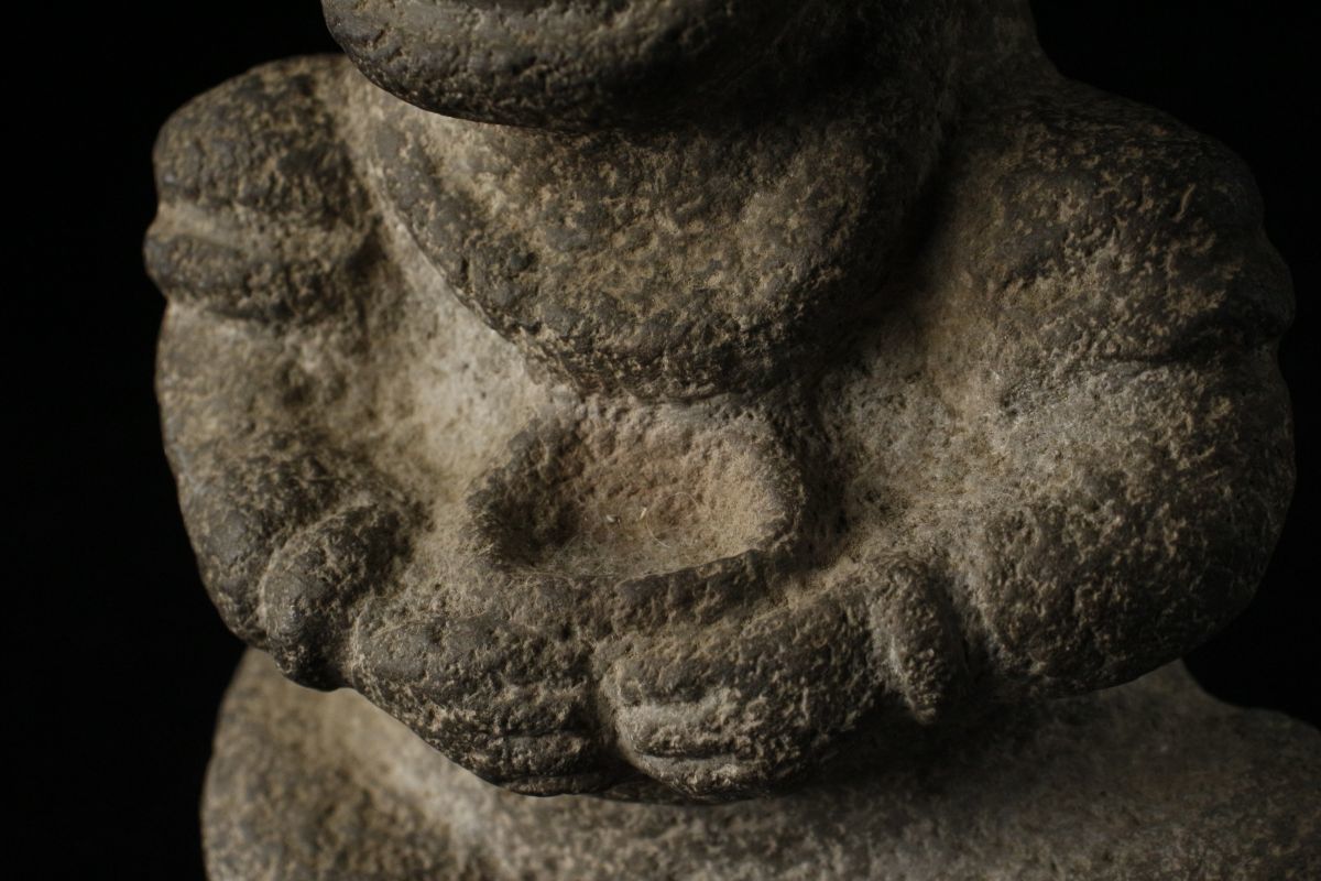 【LIG】古代 メソポタミア文明 石像彫刻 28㎝ 4.2㎏ 人物像 置物 発掘品 コレクター放出品 [.Y]23.12_画像8