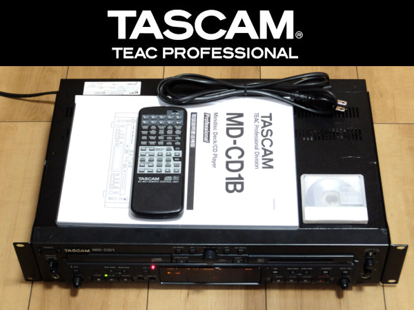 ★011 完動美品 TASCAM MD-CD1+B 稼働時間少 LA-MC1装備 プロ向け複合デッキ 専用リモコン/取説/電源コード/新品MD付 ★_画像1