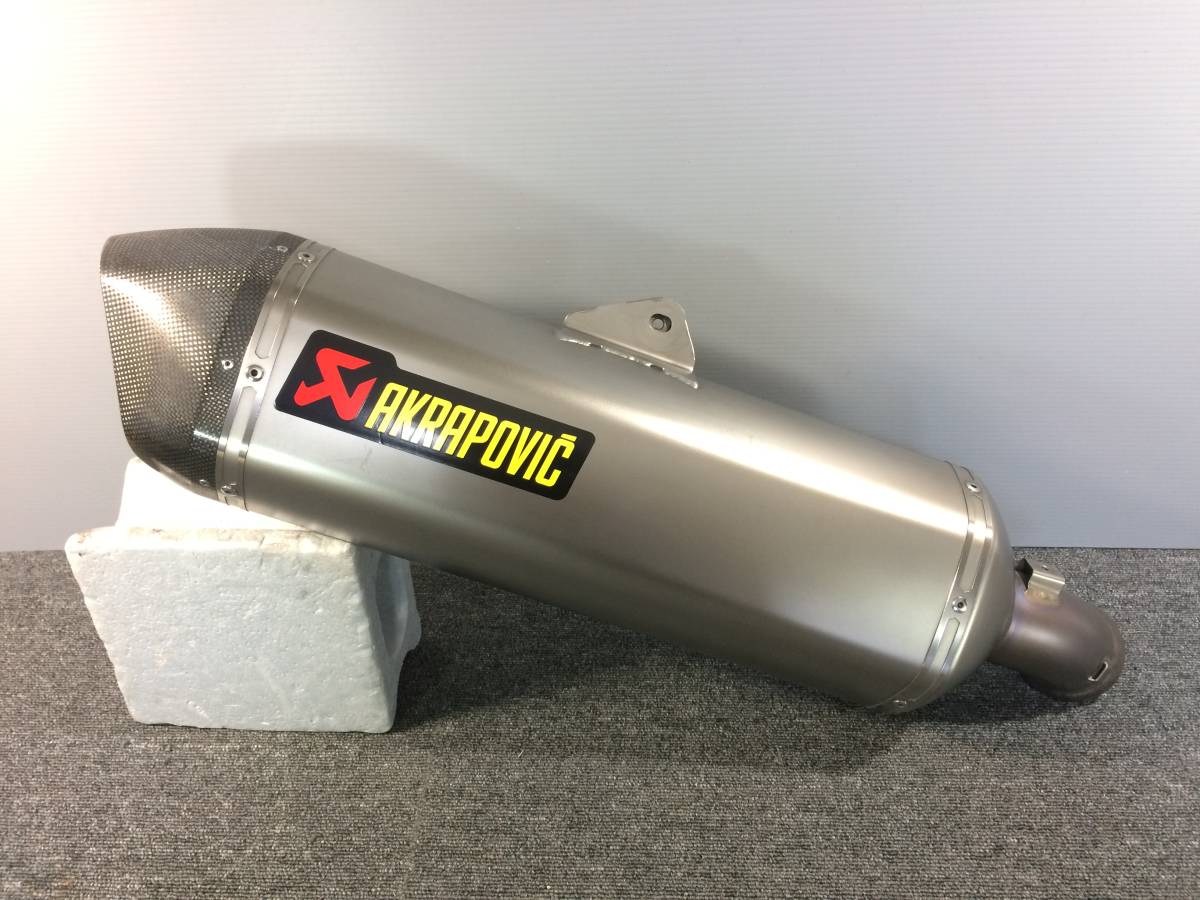 管理番号02969　アクラポビッチ　AKRAPOVIC　K1200GT K1300GT　スリップオン　マフラー　サイレンサー　チタン　カーボン_画像1