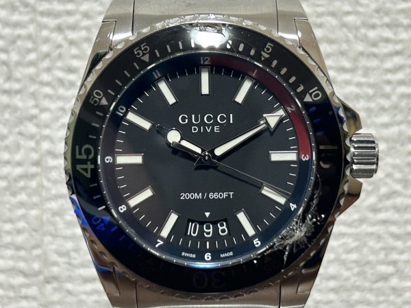 稼働 GUCCI グッチ 136.2 DIVE ダイブ 200M/660FT 黒文字盤 メンズ腕時計 ブランド腕時計 デイト クオーツ ネイビー レッド_画像1