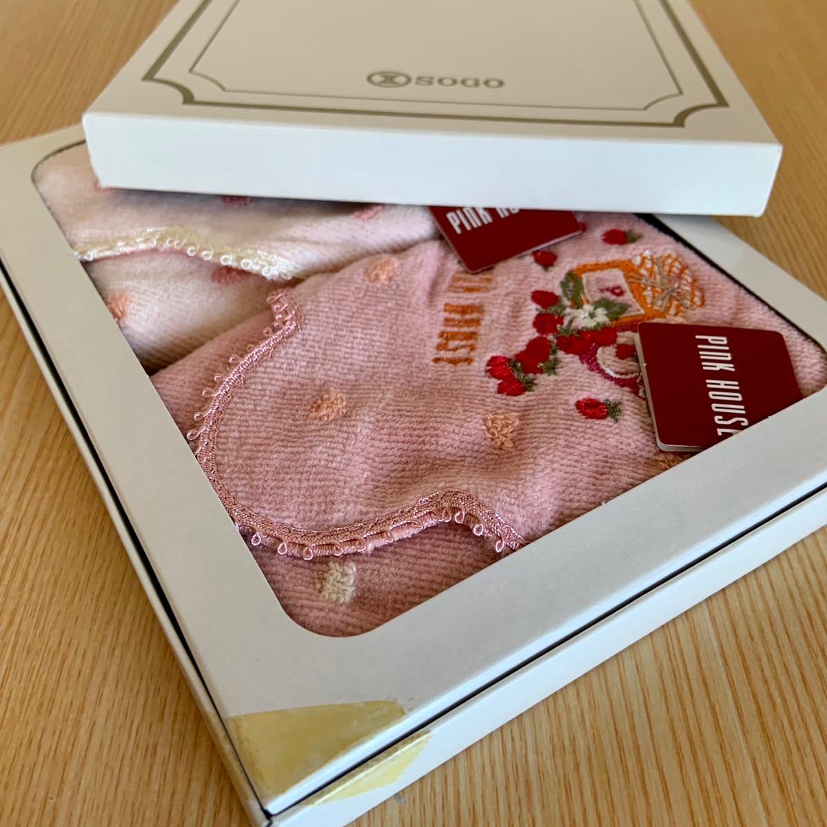 未使用 ピンクハウス PINK HOUSE タオルハンカチ 2枚セット 刺繍 未使用 ピンクハウス PINK HOUSE タオルハンカチ 2枚セット 刺繍