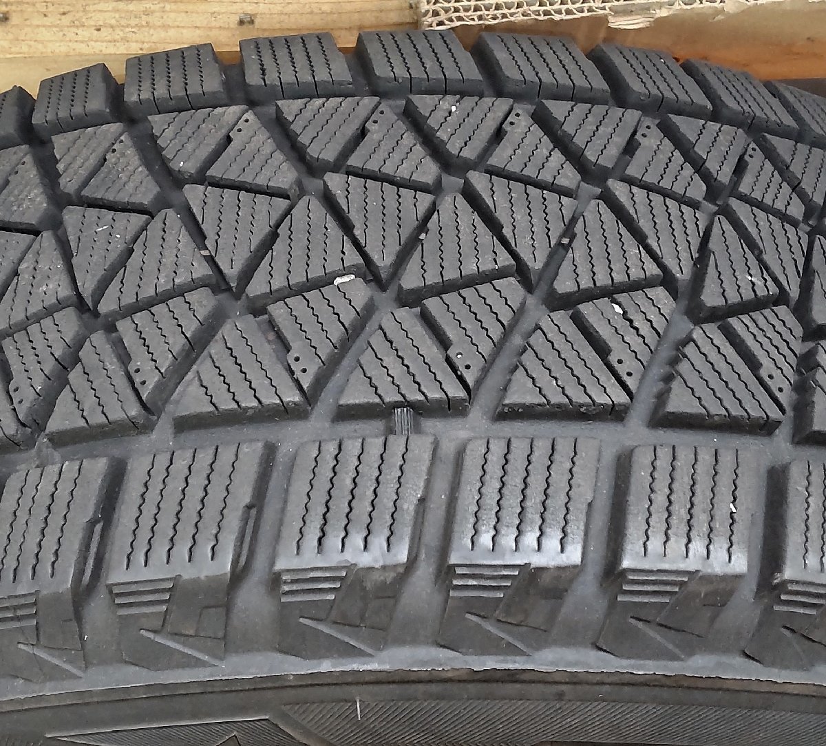 スタッドレス タイヤ 4本 2018年製 225/65R17 102Q BRIDGESTONE BLIZZAK DM-V2 8.5-9.0 中古_画像8