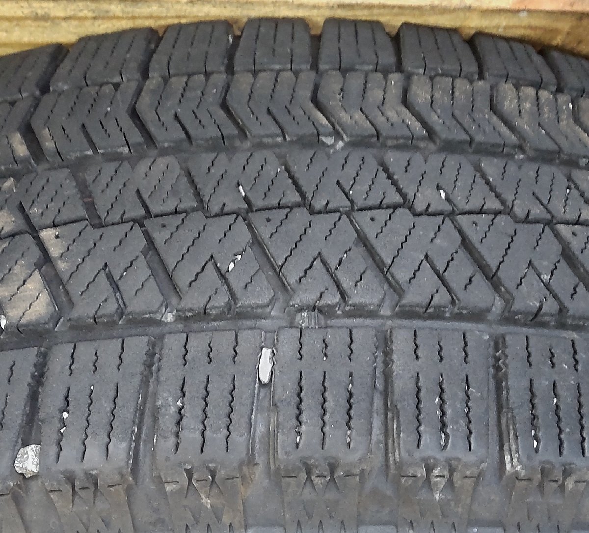 スタッドレス タイヤ 4本 2021年製 15インチ 175/65R15 84Q BRIDGESTONE BLIZZAK VRX2 6.0-6.5 冬 中古_画像9