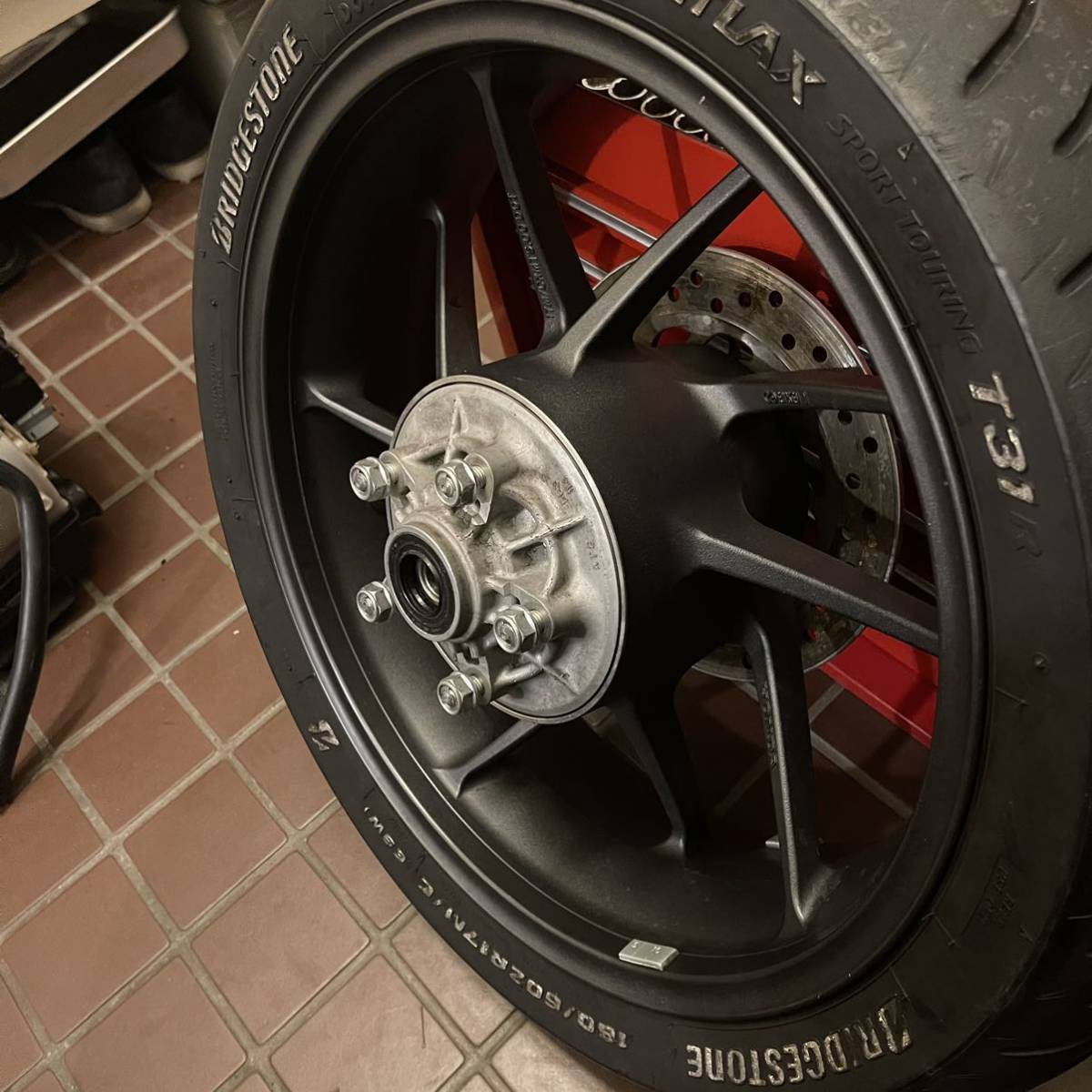 ホンダ CB400SF NC42 純正 リア ホイール タイヤ スプロケ CB ホンダ CB400SF NC42 純正 リア ホイール タイヤ スプロケ CB