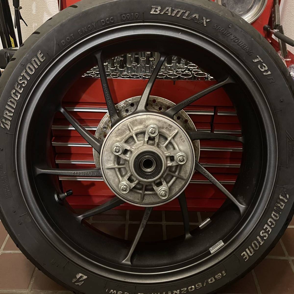 ホンダ CB400SF NC42 純正 リア ホイール タイヤ スプロケ CB ホンダ CB400SF NC42 純正 リア ホイール タイヤ スプロケ CB
