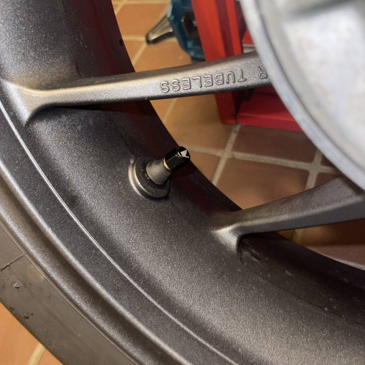 ホンダ CB400SF NC42 純正 リア ホイール タイヤ スプロケ CB ホンダ CB400SF NC42 純正 リア ホイール タイヤ スプロケ CB