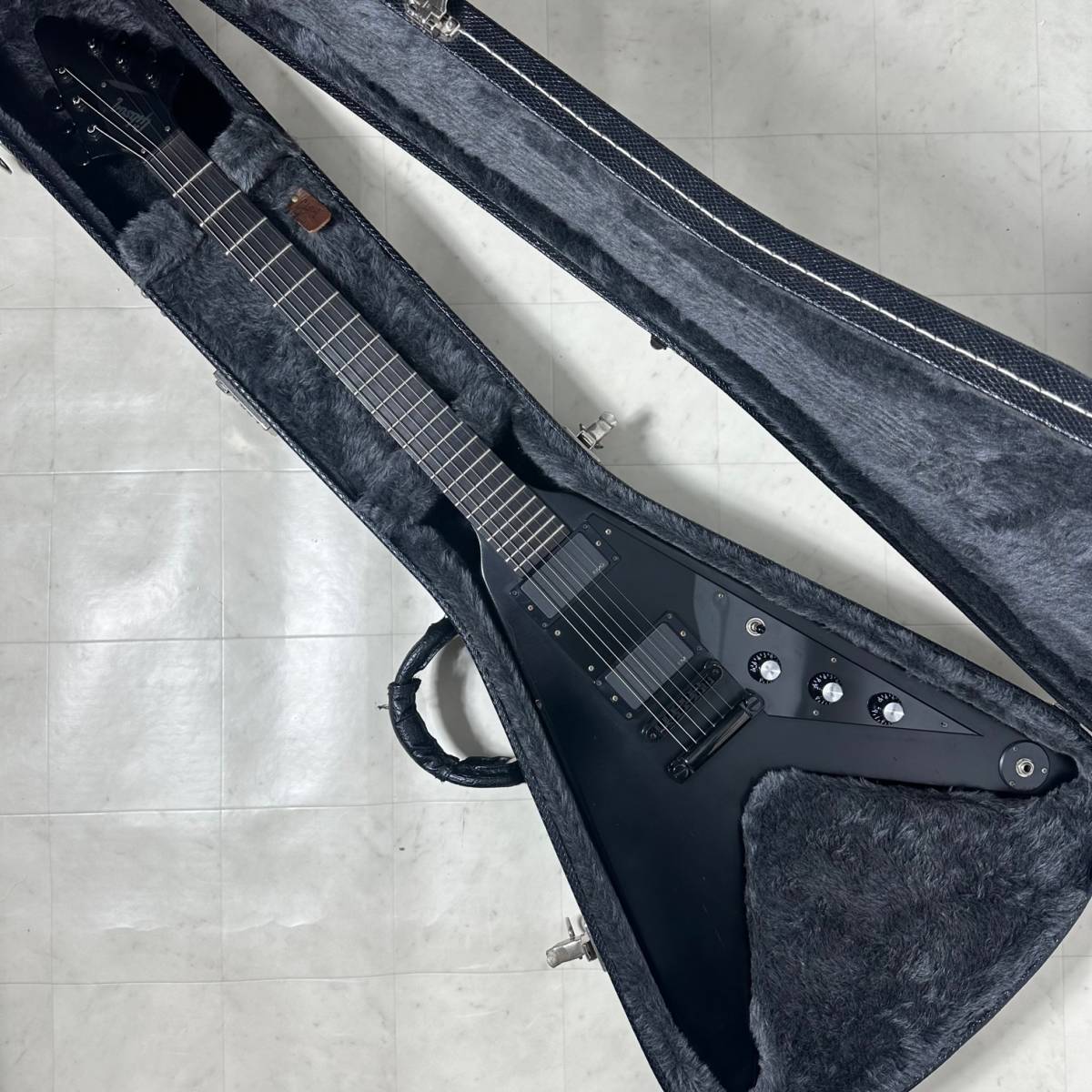 Gibson Flying V Gothic II Satin Black 2006年 EMG フライングV ゴシック 2 エレキギター エボニー USA製 ハードケース付 ギブソン_画像1