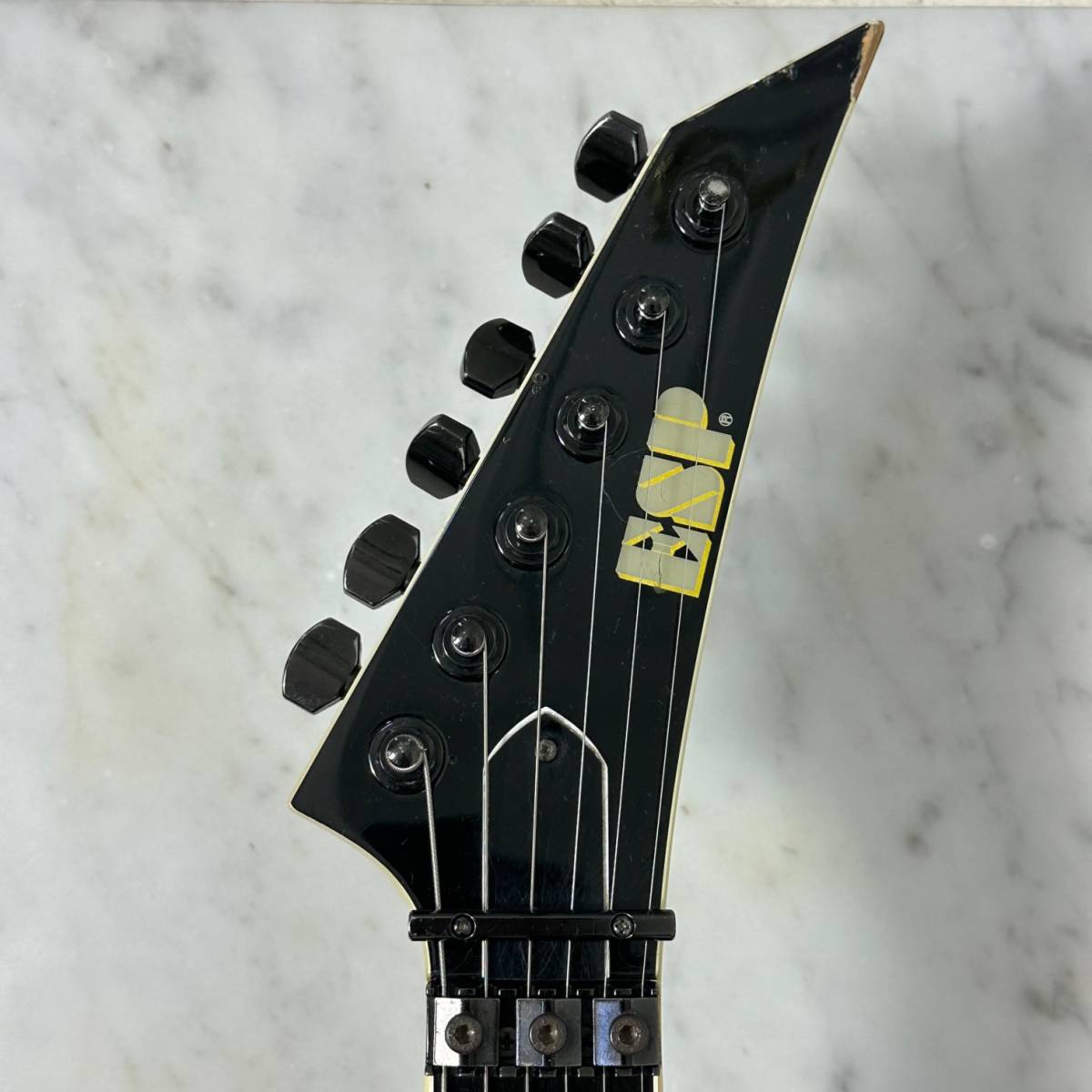 希少 ESP ORDERモデル Ebony スルーネック Floyd Rose ドイツ製 EMG サスティニアック 18V アーム ギグケース付_画像3