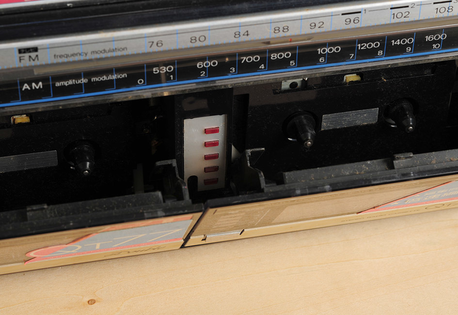 SHARP QT77BK FM-AMステレオダブル ラジオカセット シャープ ラジカセ 昭和レトロ 電源、簡易動作確認済みですがジャンク品_画像5