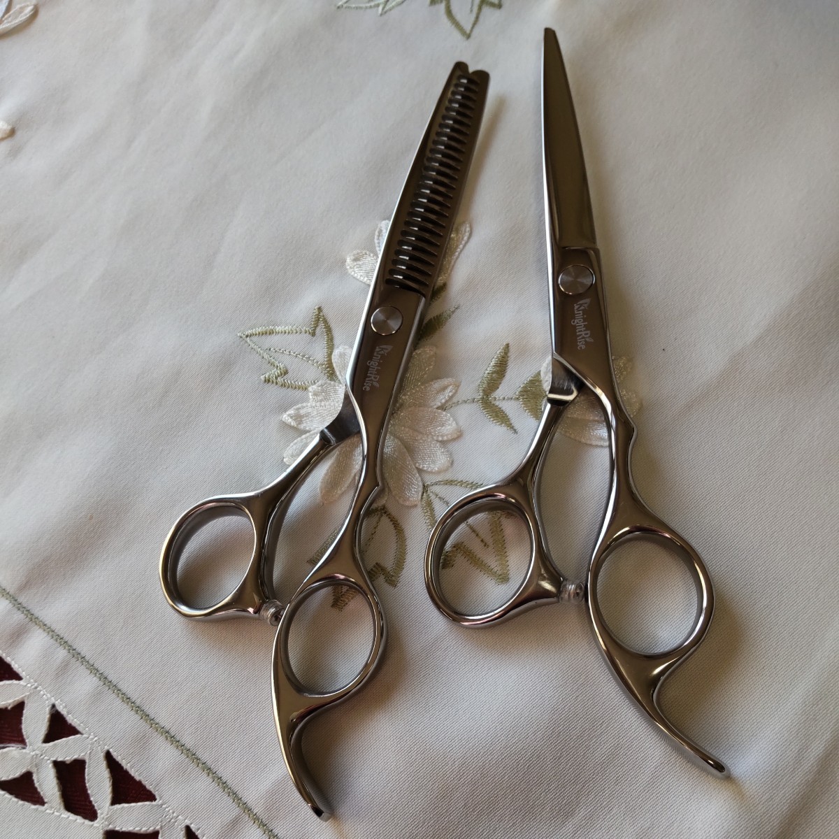 ヘアカットはさみセット　Knight Rise SCISSORS ヘアカットはさみ　すきバサミ HAND MADE プロ美容師監修　未使用　取扱説明書　箱入り_画像3