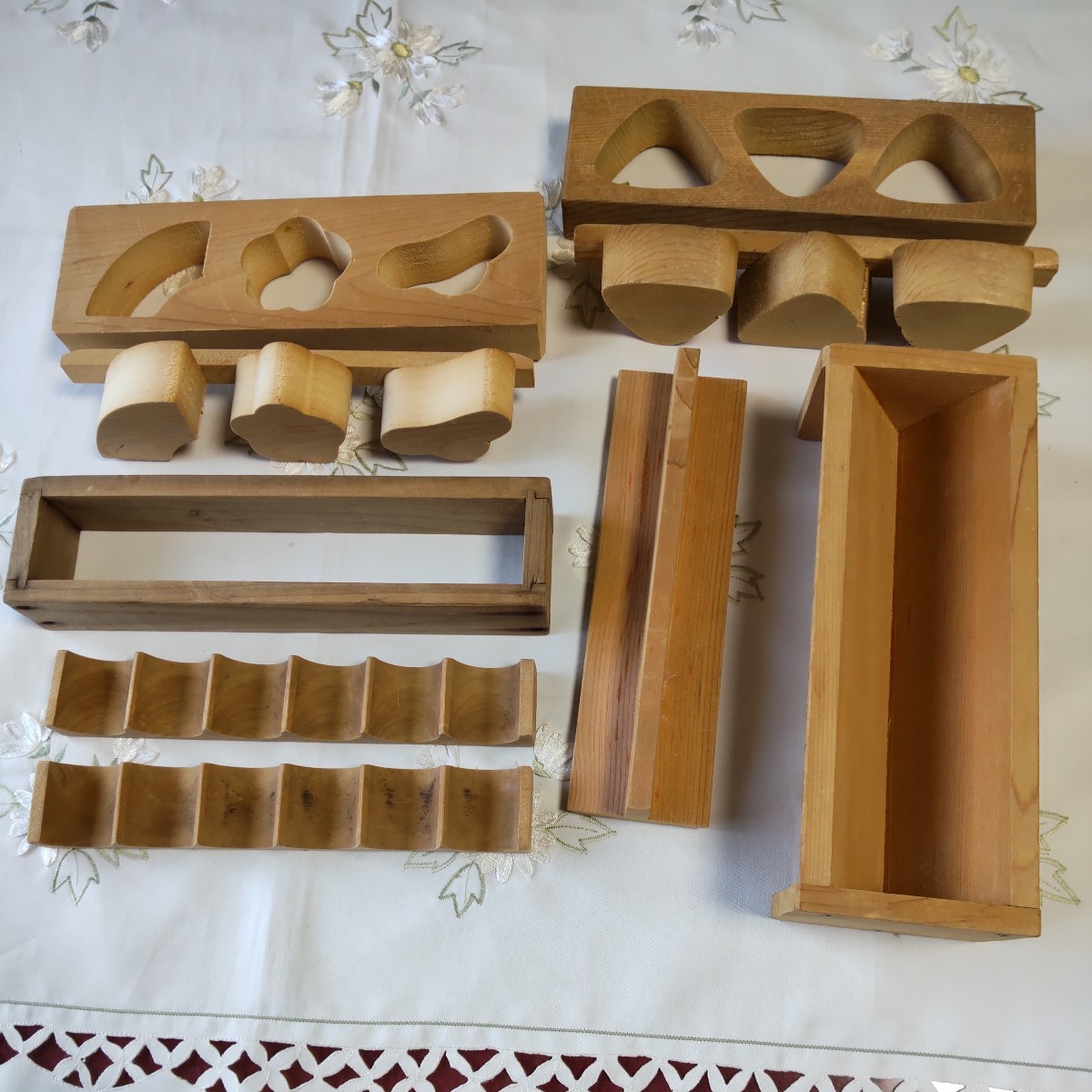 木型　おにぎり型　押し寿司型　菓子型　おむすび型　弁当　木製４個 レトロ　_画像7