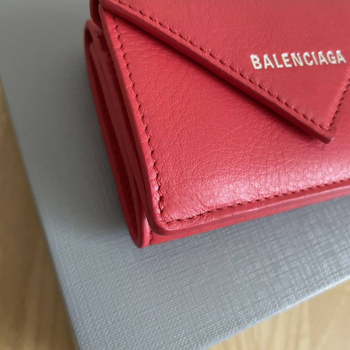 新品未使用　バレンシアガ　ペーパーミニウォレット　三つ折り財布　ミニ財布　赤 BALENCIAGA_画像2