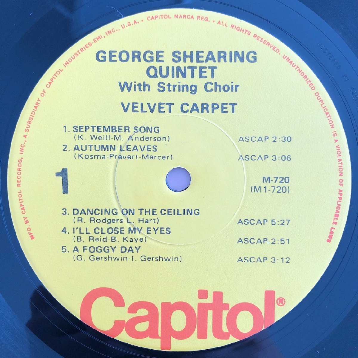 LP/ THE GEORGE SHEARING QUINTET / VELVET CARPET / US盤 黄ラベル CAPITOL M-720 31218_画像3