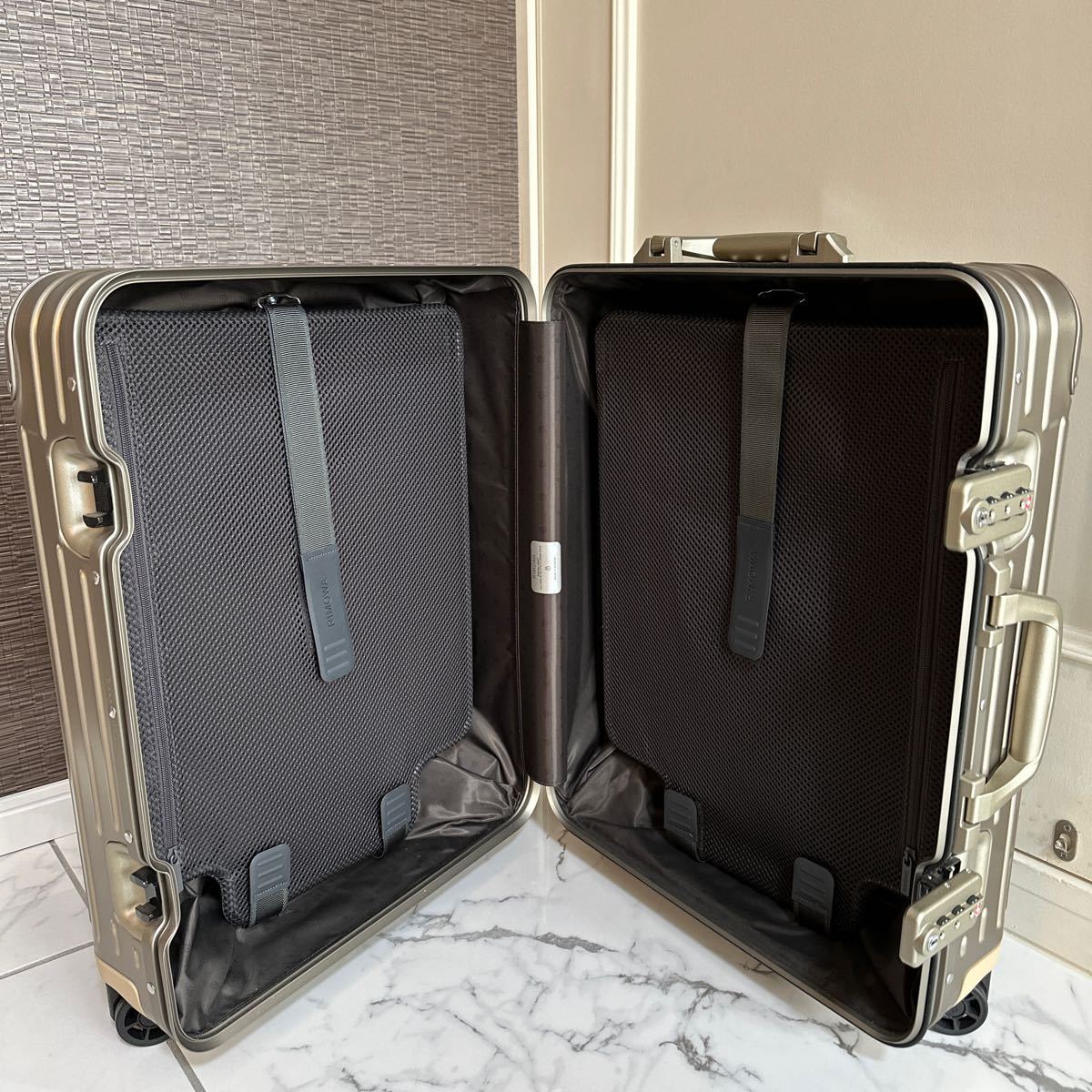 【未使用】RIMOWA リモワ オリジナル キャビン プラスOriginal Cabin Plus 49L 4輪 チタニウム スーツケース_画像9