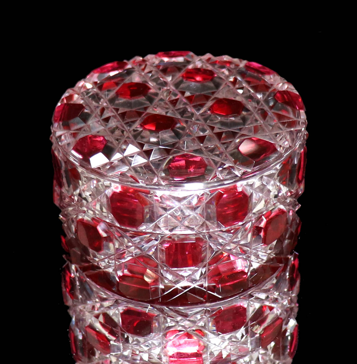 オールド・バカラ (BACCARAT) 上級作品 ディアマン・ピエーリー 赤色被せ 蓋物 切子 カタログ掲載品 アンティーク 小物入れ 春海商店 義山