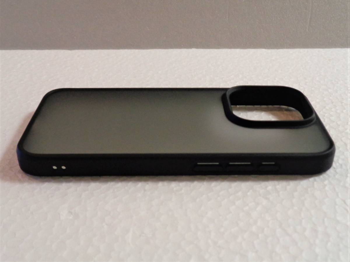 CASEKOO iPhone 15 Pro 用 ケース マットブラック 米軍MIL規格 ワイヤレス充電対応 ステッカー付 スタンド付属 美品 即決価格 送料込み_画像3