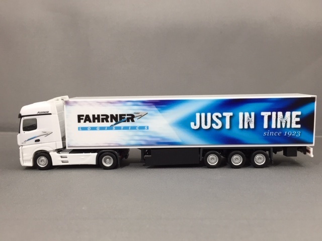 1/87 Herpa Mercedes-Benz Actros Bigspace box semitrailer "Fahrner"_画像1