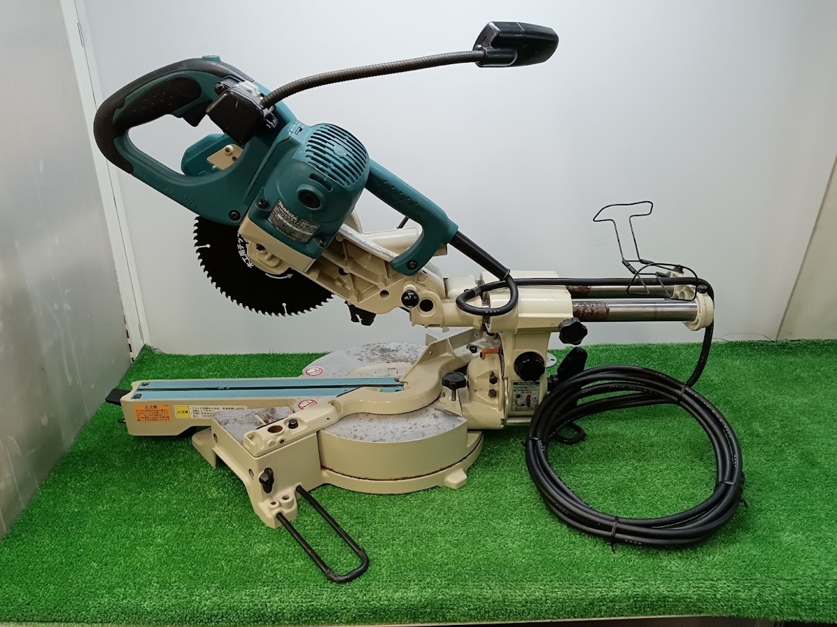 中古 ジャンク makita マキタ 190mm スライドマルノコ LS0716FL レーザー不良 レバーストッパー破損 安全カバー無し 異音あり_画像2