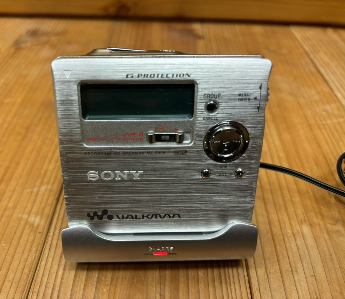 SONY MDウォークマン MZ-R909 シルバー　ソニー プレーヤー &レコーダー _画像1