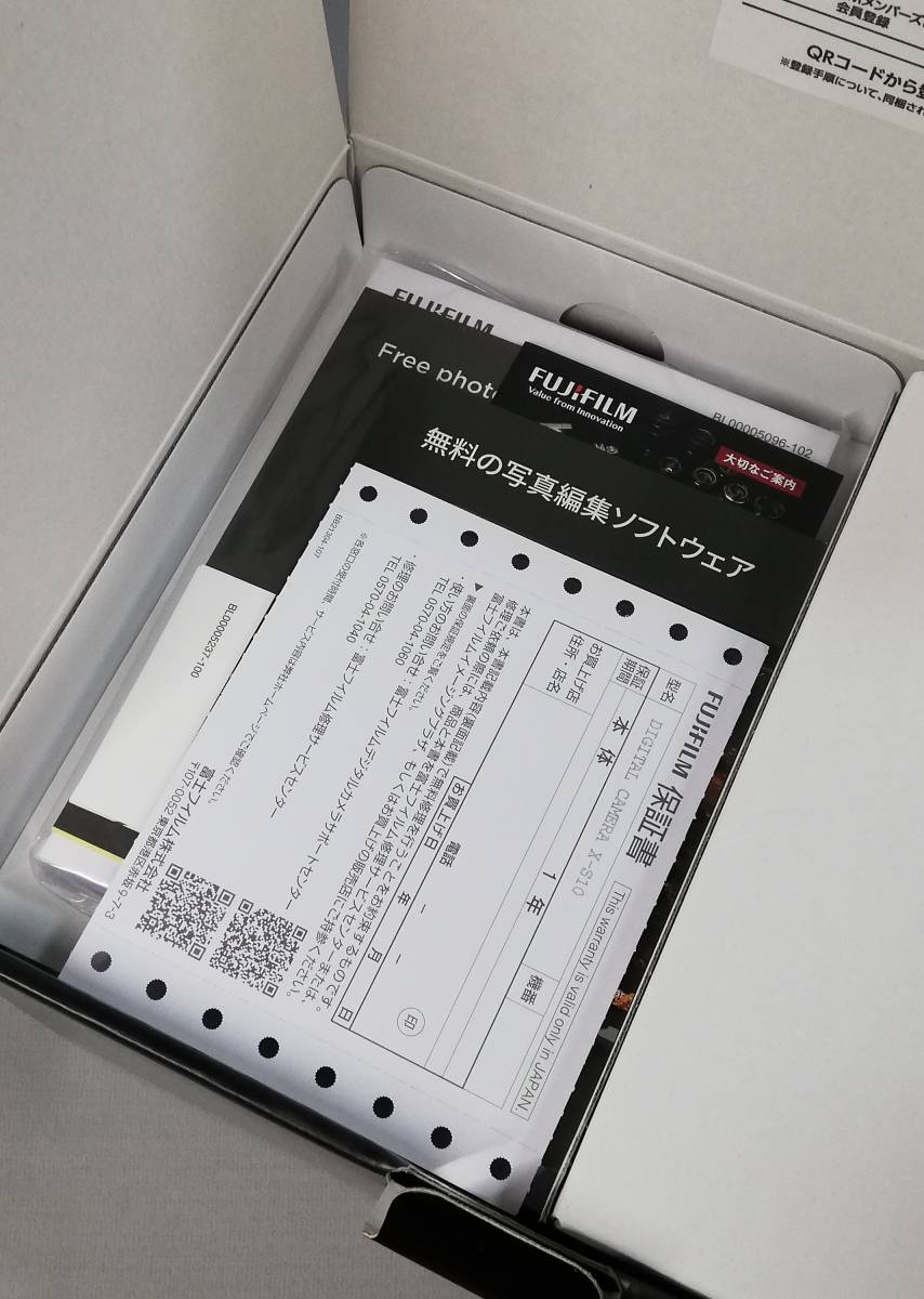 新品☆最新入荷 FUJIFILM X-S10 ボディ 1年保証 大手量販店購入☆送料無料_画像2
