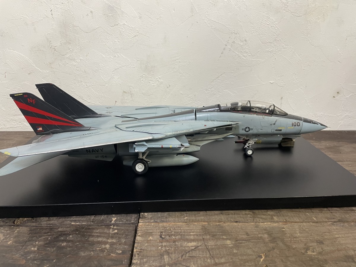 完成品！ アメリカ 海軍 F-14D 戦闘機 トムキャット 全長57cm 1/35スケール 模型 ミリタリー プラモデル ケース付き_画像7