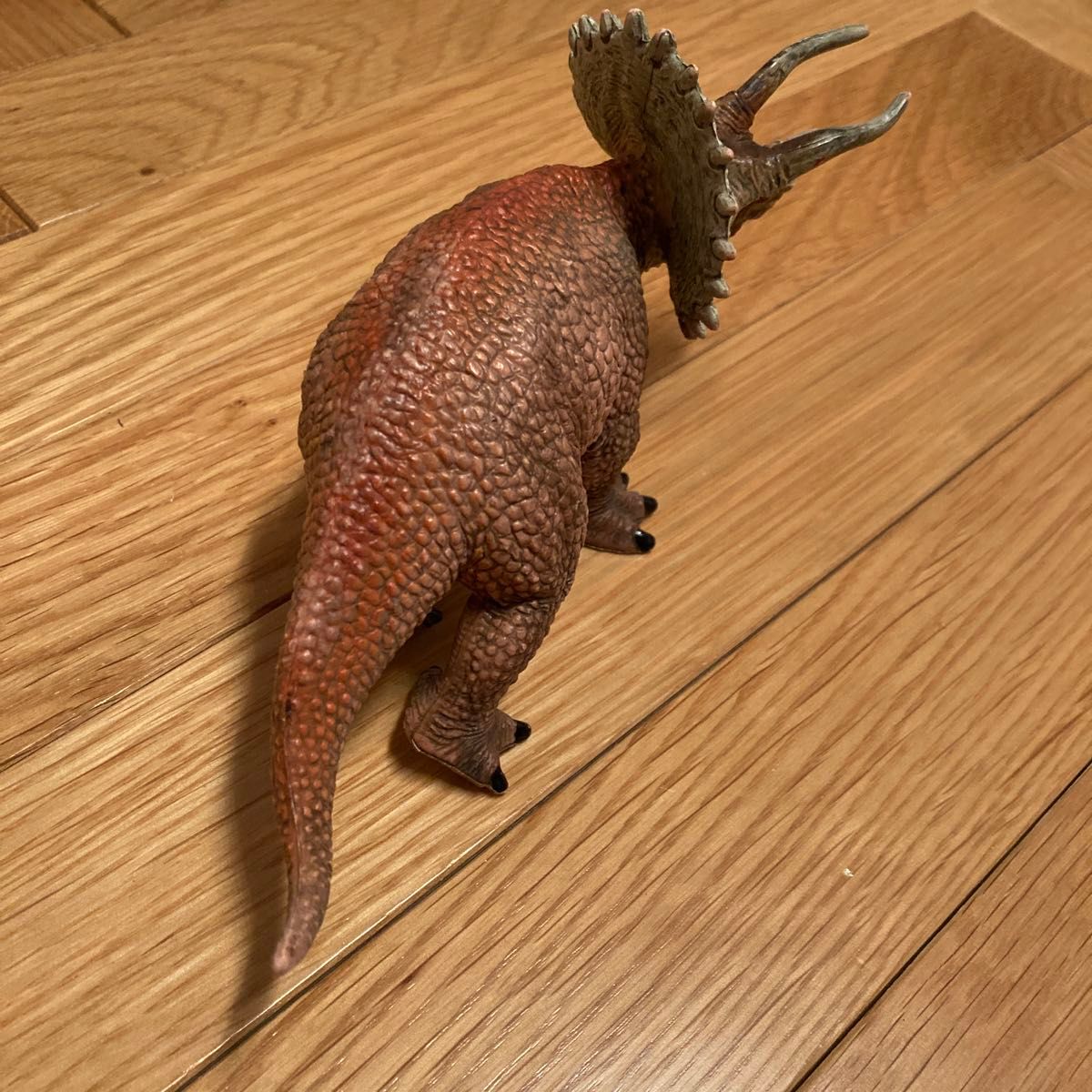 恐竜　フィギュア　トリケラトプス　ティラノサウルスジュニア　2個セット