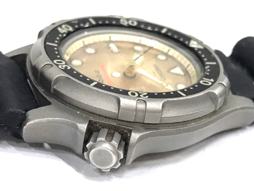 1円 セイコー 腕時計 7C43-6A00 プロフェッショナルダイバー200 ラウンド デイデイト クォーツ メンズ 保存ケース付_画像3