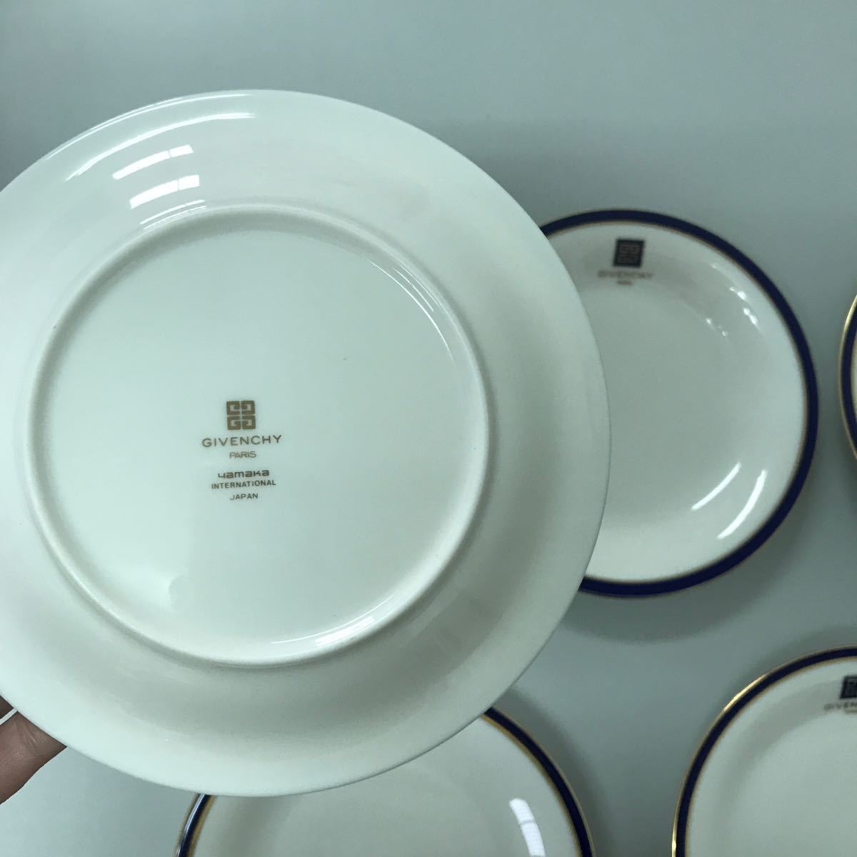 GIVENCHY プレート お皿　5点セット　ジバンシー　洋食器 丸皿　小皿　白　ホワイト　未使用　直径約16.5㎝・高さ約2.5㎝/F-2_画像4