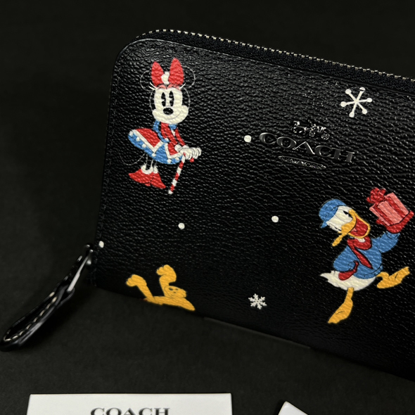 【COACH 本物 新品 コーチUSAアウトレット正規品】COACH X DISNEY コラボ ホリデー ミッキーマウス 二つ折り財布 財布 CN028 新作_画像3