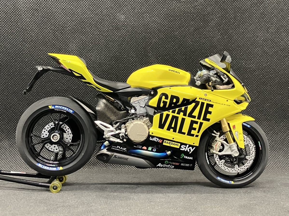 1/12 DUCATI 1199 PANIGALE S "GRAZIE VALE" 塗装済完成品_画像3