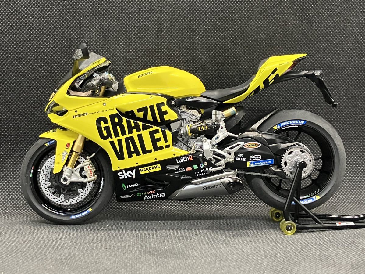 1/12 DUCATI 1199 PANIGALE S "GRAZIE VALE" 塗装済完成品_画像4