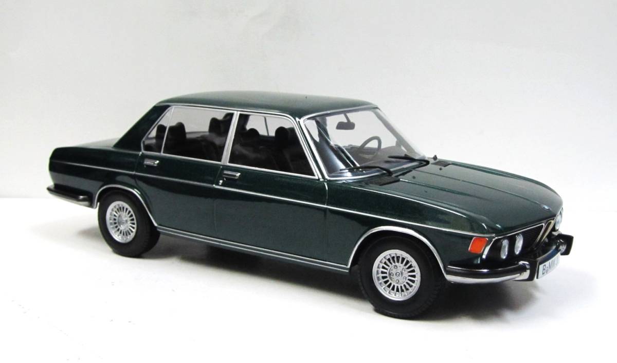 【KKスケール】1/18 BMW 3.0S E3 Mk.Ⅱ 4ドアセダン 1971年 グリーンメタリック (商品№ KKDC180405)ダイキャスト製ミニカー 並行輸入品_画像2