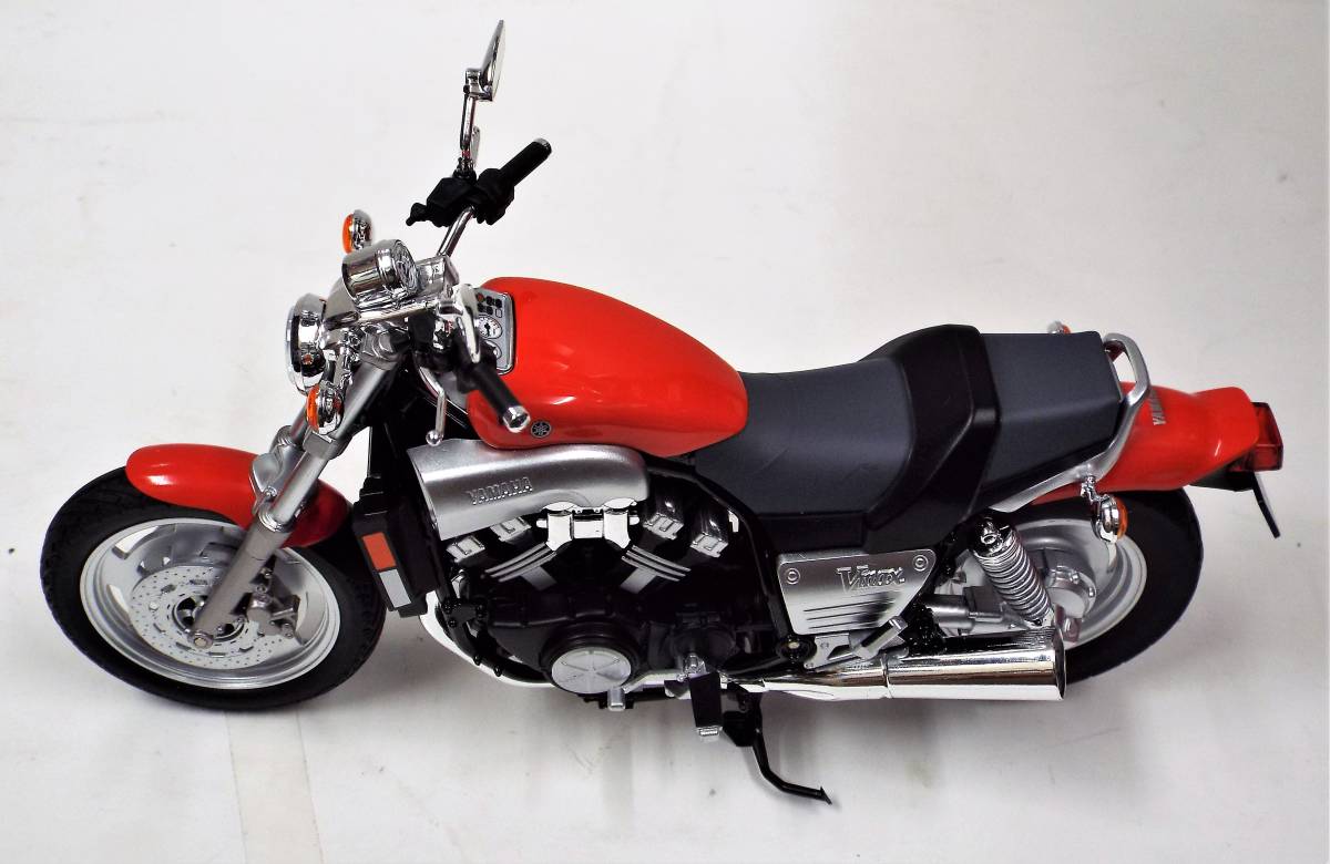 【アオシマ】1/12 ヤマハ Vmax 1200 1985～2007年レッド（ 商品№ 109618)の完成バイクモデルの画像8