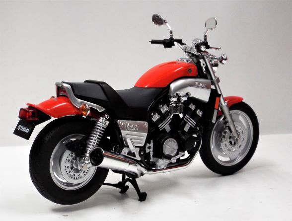 【アオシマ】1/12 ヤマハ Vmax 1200 1985～2007年レッド（ 商品№ 109618)の完成バイクモデルの画像3