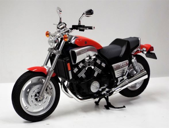 【アオシマ】1/12 ヤマハ Vmax 1200 1985～2007年レッド（ 商品№ 109618)の完成バイクモデルの画像1